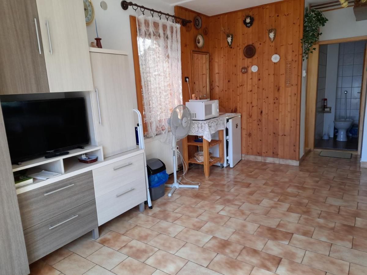 Апартаменты Harmonia Vendeghaz 100 Meterre Az Igali Gyogyfuerdotol Экстерьер фото